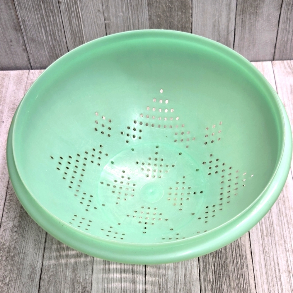 Vintage Tupperware Green Colander Strainer
